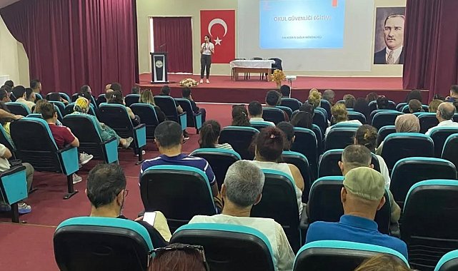 Edremit'te okul müdürleri ve rehber öğretmenlere siber güvenlik eğitimi verildi