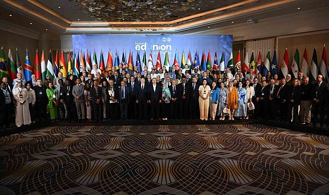 Eğitim-Bir-Sen tarafından düzenlenen "İstanbul EdUnion Forum 2026" başladı: "Belirsizlikleri güvene dönüştürecek yegane formül emek dayanışmasıdır"