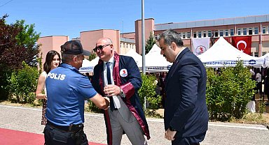 Eğitimin yaşı yok: 56 yaşında diploma aldı