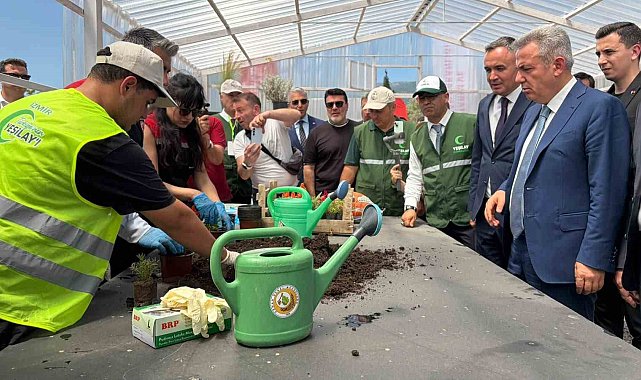 Ekrandan toprağa: İzmir'de gençler için 'Doğal Yaşam Köyü' kuruldu