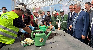 Ekrandan toprağa: İzmir'de gençler için 'Doğal Yaşam Köyü' kuruldu