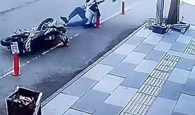 Elazığ'da motosiklet kazası kamerada