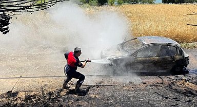 Elazığ'da yanan araç küle döndü