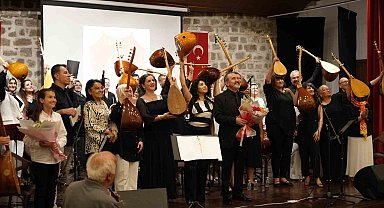 Emekli astsubaylardan Babalar Günü'ne özel türkü şöleni