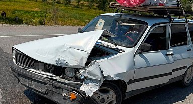 Emet-Hisarcık karayolunda iki araç çarpıştı: 1'i ağır 2 yaralı
