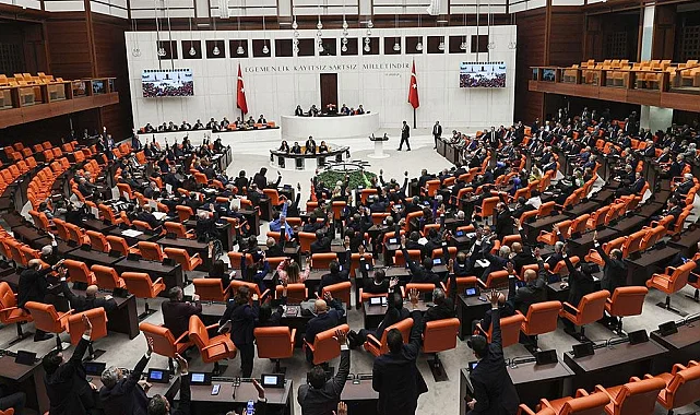 Emniyet, basın ve vergi düzenlemelerini içeren kanun teklifi yasalaştı
