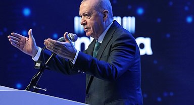 Erdoğan: Rakiplerimiz koltuk kavgasında, biz Türkiye'yi geleceğe hazırlıyoruz