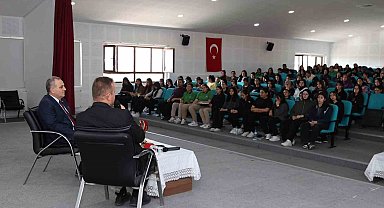 ERÜ Rektörü Altun, Develi'de öğrenciler ile buluştu