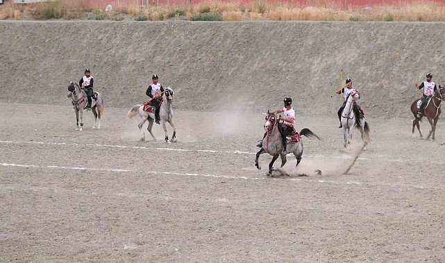 Erzincan'da Kulüpler İl Birinciliği Atlı Cirit müsabakaları tamamlandı