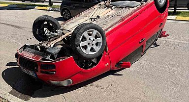 Erzincan'da otomobil takla attı: 1 yaralı