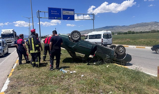 Erzincan'da takla atan otomobilde 2 kişi yaralandı