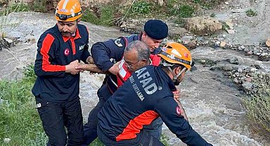 Erzurum'da mantar toplarken mahsur kalan çift kurtarıldı