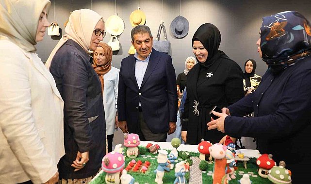 Esenler'de "Meslek Edindirme Kursları Yıl Sonu Sergisi" açıldı