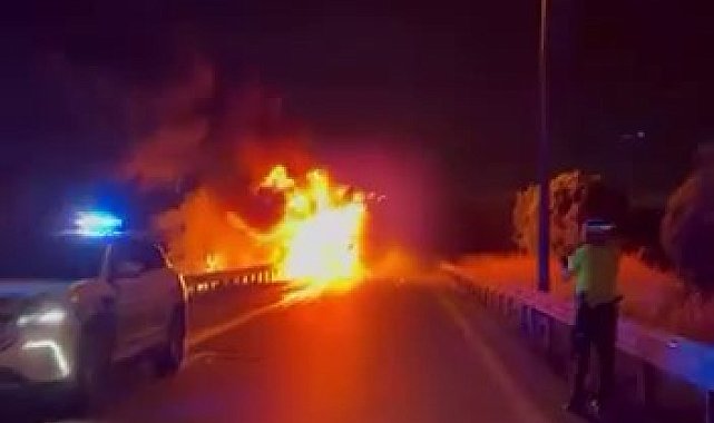 Esenyurt TEM'de tır alevlere teslim oldu