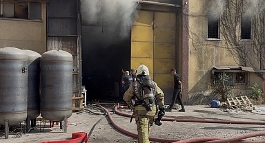 Esenyurt'ta su pompası fabrikasında yangın