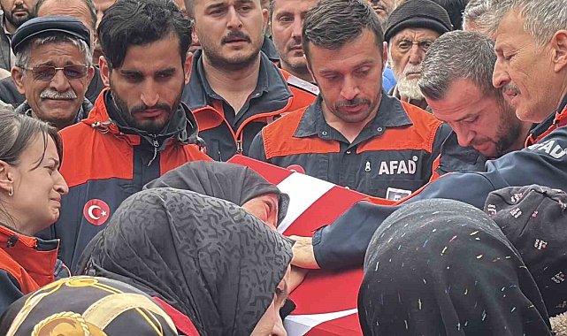 Eşi tabutuna son kez sarıldı, babası namazını kıldırdı: AFAD personeline hüzünlü veda