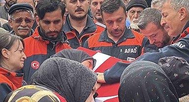 Eşi tabutuna son kez sarıldı, babası namazını kıldırdı: AFAD personeline hüzünlü veda