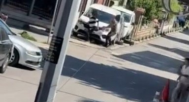 Eşini rahatsız ettiğini öne sürdüğü kişiyi bacağından vurdu
