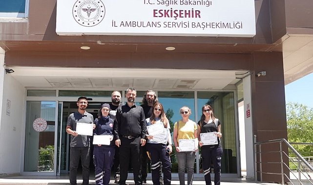 Eskişehir'de başarılı Acil Sağlık ekiplerine başarı ve teşekkür belgesi verildi