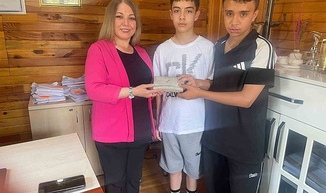 Eskişehir'de çocuklardan örnek davranış