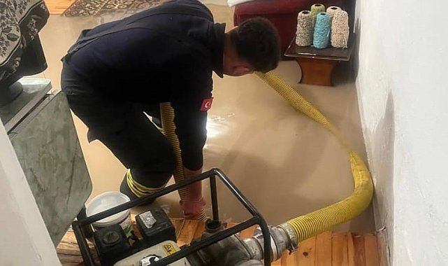 Eskişehir'de su baskını sebebiyle itfaiye gece boyu sahadaydı