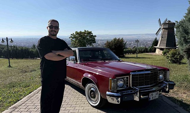 Eskişehir'in 'Eşref'i: Babasının anısını yıllara meydan okuyan klasik otomobiliyle yaşatıyor
