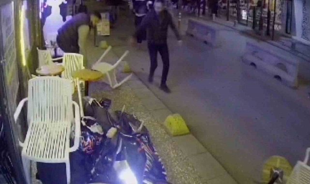 Eskişehir'in en sosyal sokaklarından birinde kaza ve gürültü eksik olmuyor