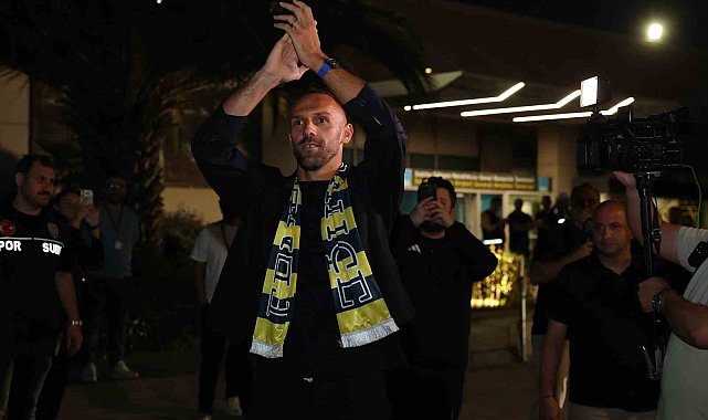 Fenerbahçe'nin yeni transferi Vedat Muriqi İstanbul'a geldi