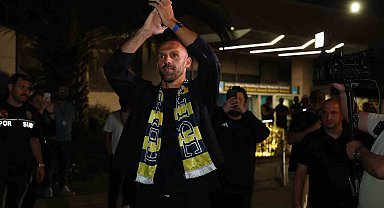 Fenerbahçe'nin yeni transferi Vedat Muriqi İstanbul'a geldi