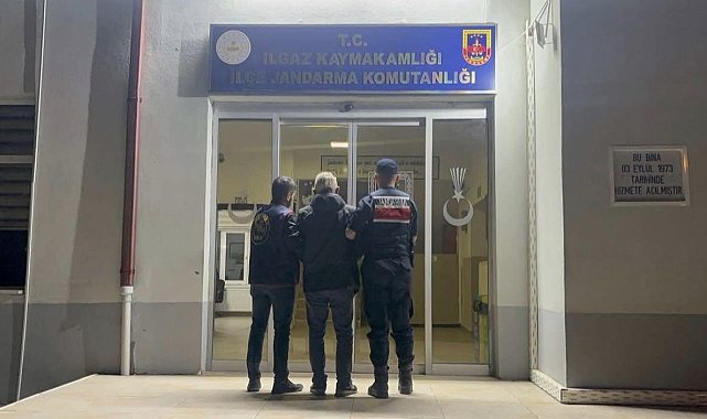 Firari şahıslar jandarmadan kaçamadı