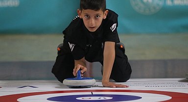 Floor curling Türkiye şampiyonası Sivas'ta devam ediyor
