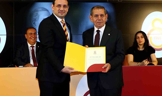 Galatasaray'da yeni yönetim mazbatalarını aldı