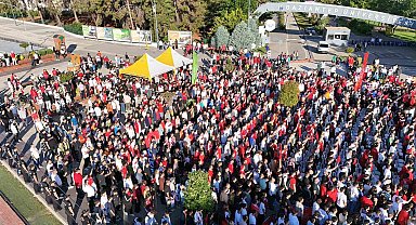 Gazi Şehirliler Milli heyecanı üniversite meydanında yaşadı