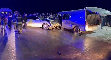 Gaziantep'te 2 araç kafa kafaya çarpıştı: 1 ölü, 12 yaralı