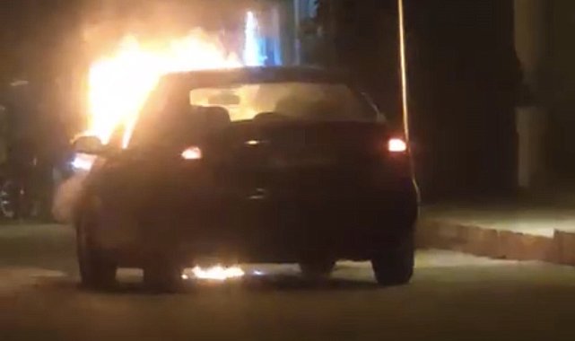 Gaziantep'te seyir halindeki otomobil alev aldı