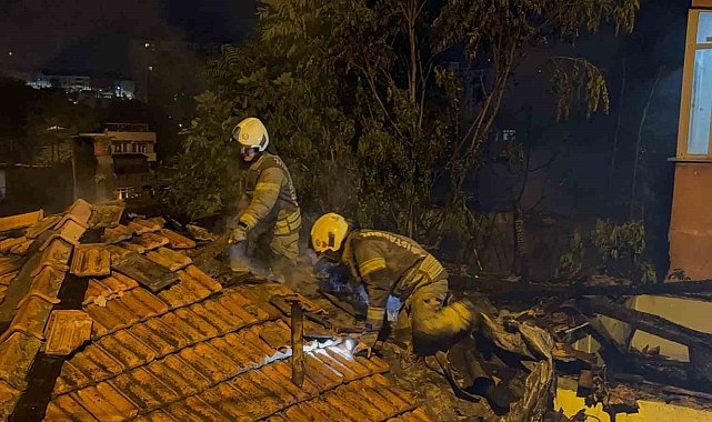 Gaziosmanpaşa'da 3 gecekondu alevlere teslim oldu