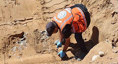 Gazze'de İsrail askerleri mezarlığı dağıttı, onlarca cenaze birbirine karıştı