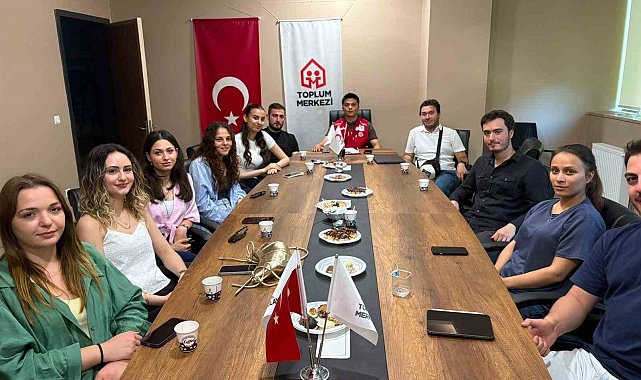 Genç Kızılay'da bayrak değişimi