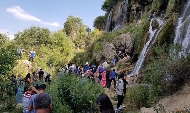 Girlevik Şelalesi bayramda ziyaretçi akınına uğradı