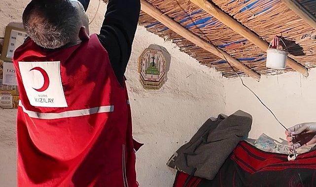 Gölün ortasındaki adada yaşayan 93 yaşındaki kadının korkularına son veren iyilik kayıkla ulaştı