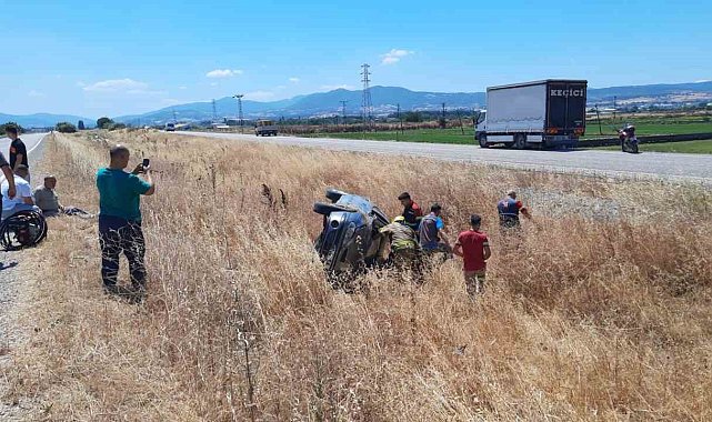 Gönen'de kontrolden çıkan otomobil refüje devrildi