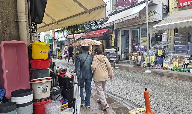 Gün boyu havanın sıcak olduğu Eskişehir'de yağışlar etkisini gösterdi