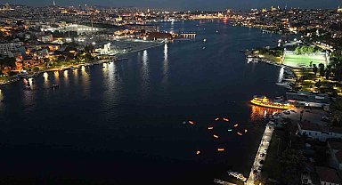 Haliç'te ışıklı kano, görsel şölen havadan görüntülendi