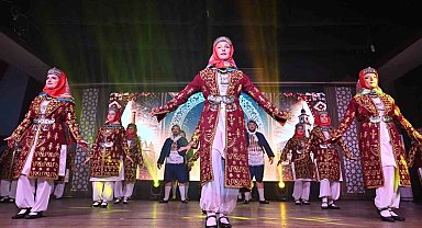 Halk dansları gala gecesi büyüledi