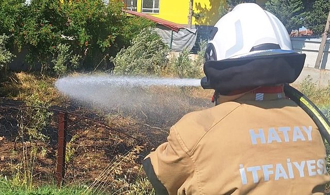 Hatay'da bahçe yangını itfaiye ekipleri tarafından söndürüldü