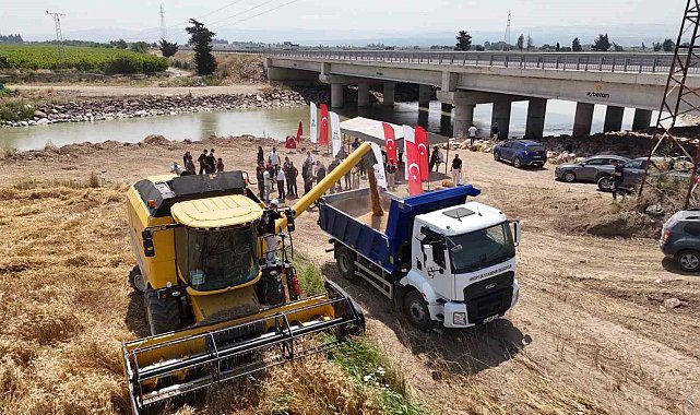 Hatay'da "her tohum bir gıda" projesinde ekilen buğday hasat edildi