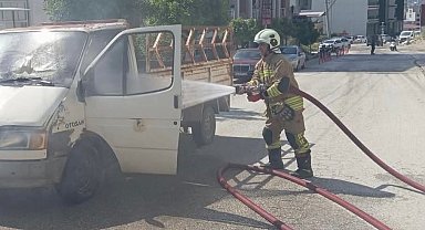 Hatay'da seyir halindeki kamyonet alevlere teslim oldu