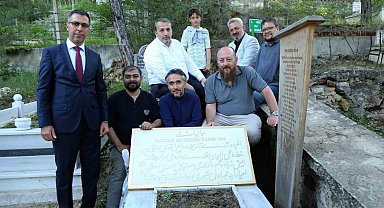 Hattat Muhittin Tanır'a vefa: 70 yıl sonra ta'lik hatla yazılan mezar taşı dualarla kabrine konuldu