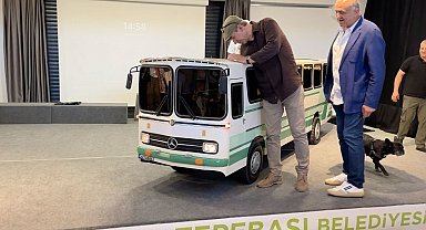Hayranı olduğu otobüsü minyatüre dönüştürdü
