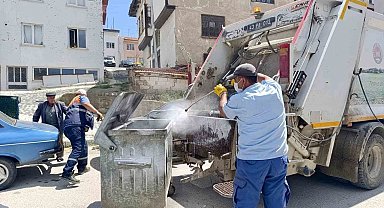 Hisarcık'ta çöp konteynerlerinde temizlik ve dezenfeksiyon çalışması